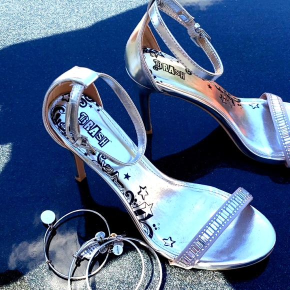 Brilliant Silver/Rhinestone Sz 7 Party Heels - Picture 2 of 6